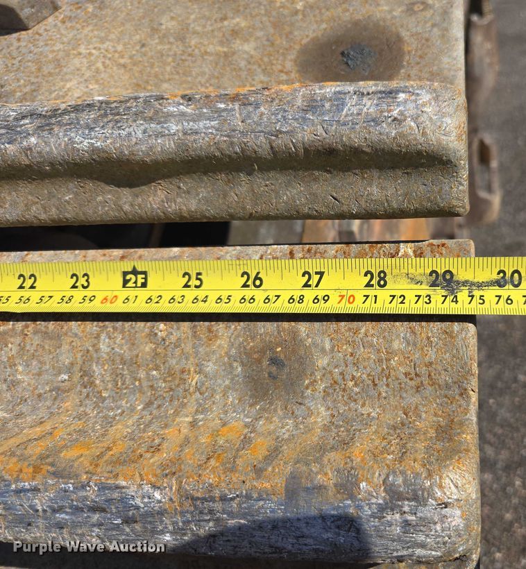 image for item EC1073 2017 Caterpillar 374F L excavator