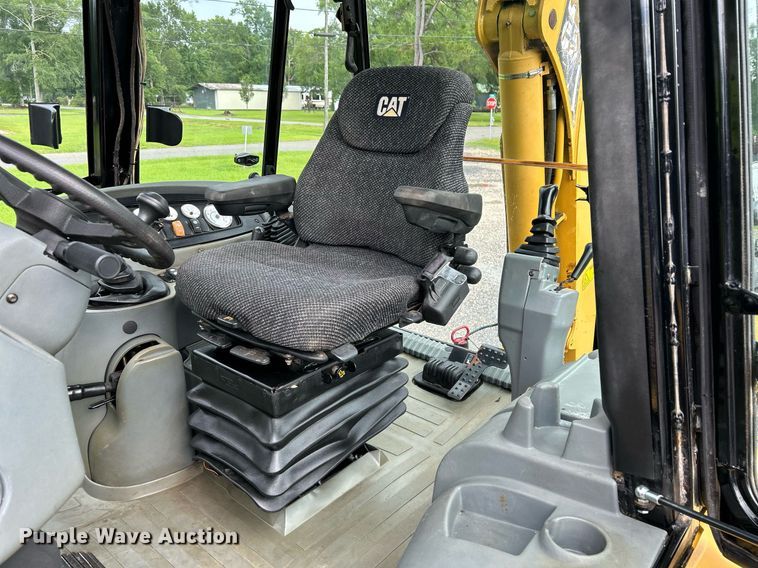 image for item EC1401 2005 Caterpillar 420D backhoe