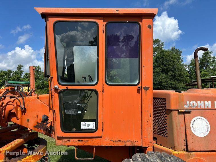 image for item EC1403 1983 John Deere 570A motor grader