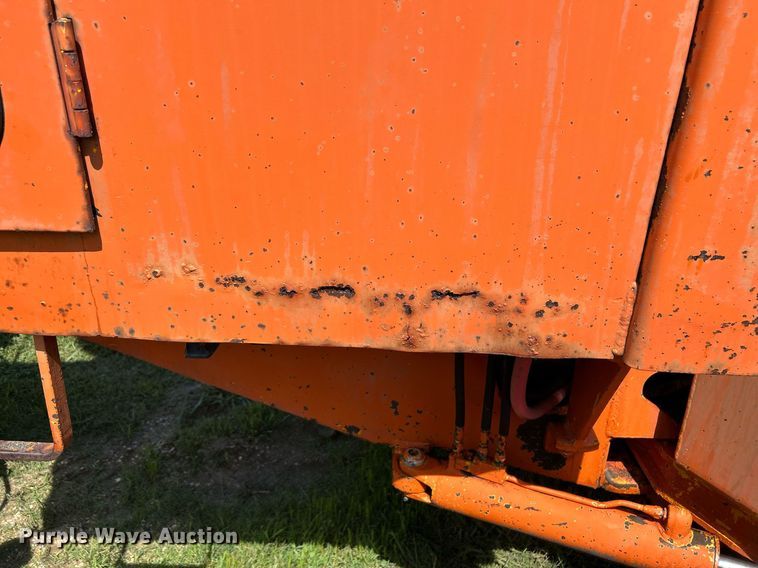 image for item EC1403 1983 John Deere 570A motor grader