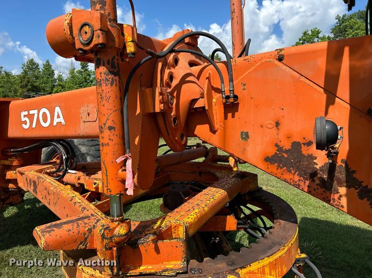 image for item EC1403 1983 John Deere 570A motor grader