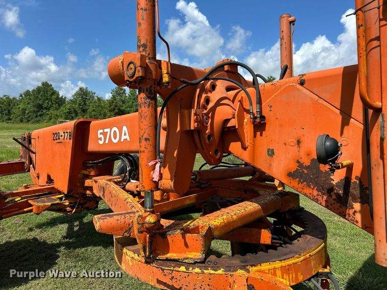 image for item EC1403 1983 John Deere 570A motor grader