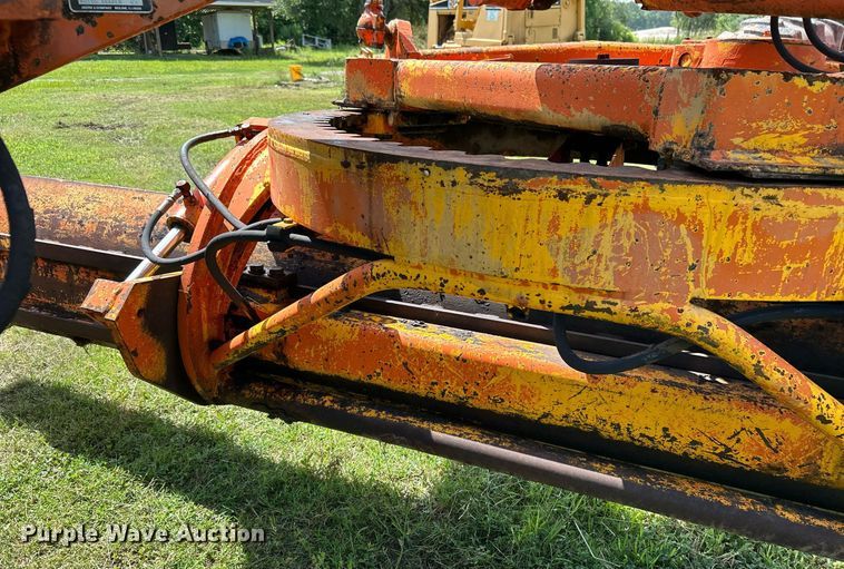 image for item EC1403 1983 John Deere 570A motor grader