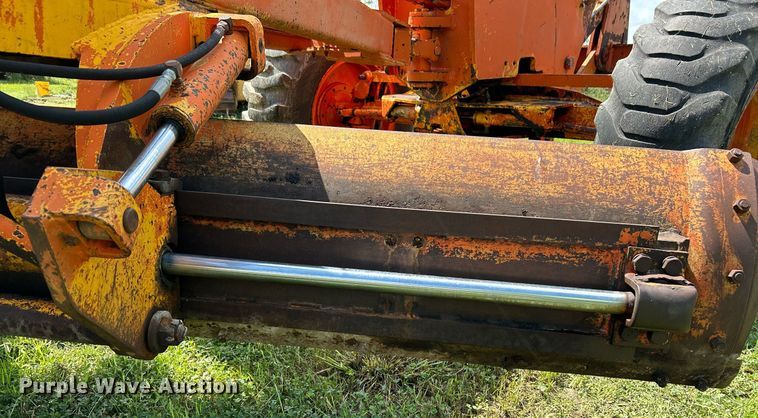 image for item EC1403 1983 John Deere 570A motor grader