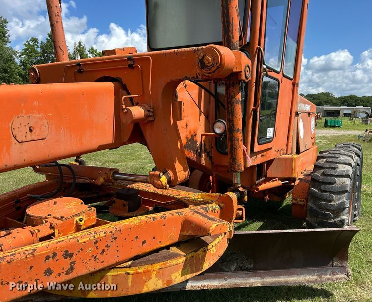 image for item EC1403 1983 John Deere 570A motor grader