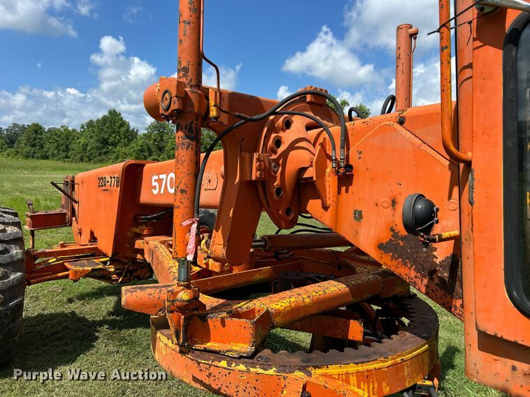 image for item EC1403 1983 John Deere 570A motor grader