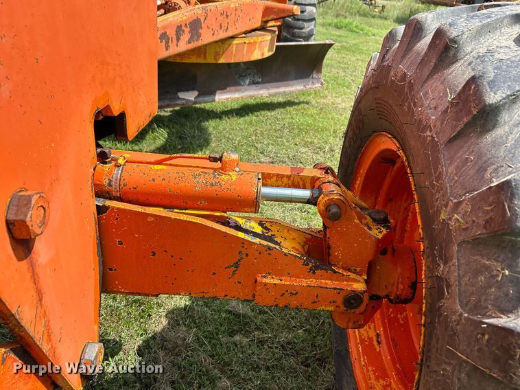 image for item EC1403 1983 John Deere 570A motor grader