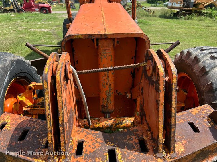 image for item EC1403 1983 John Deere 570A motor grader