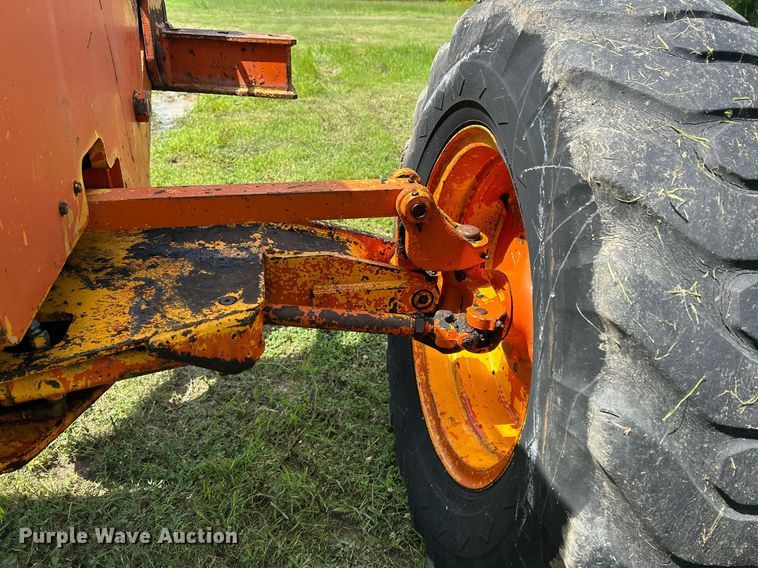 image for item EC1403 1983 John Deere 570A motor grader