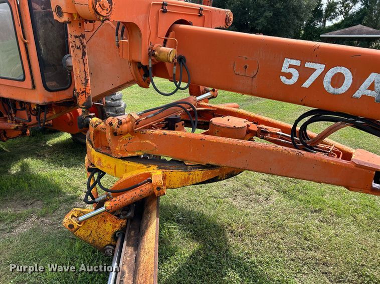 image for item EC1403 1983 John Deere 570A motor grader