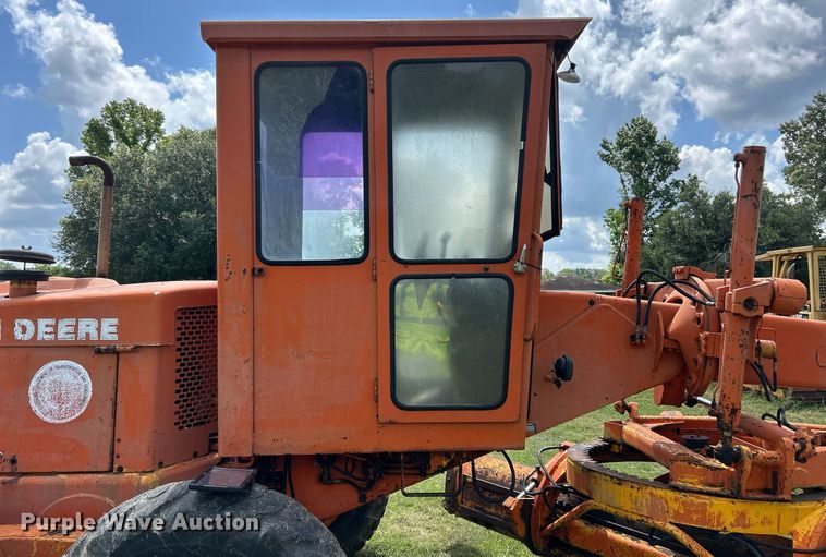 image for item EC1403 1983 John Deere 570A motor grader