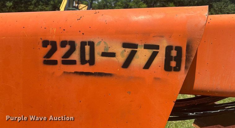 image for item EC1403 1983 John Deere 570A motor grader