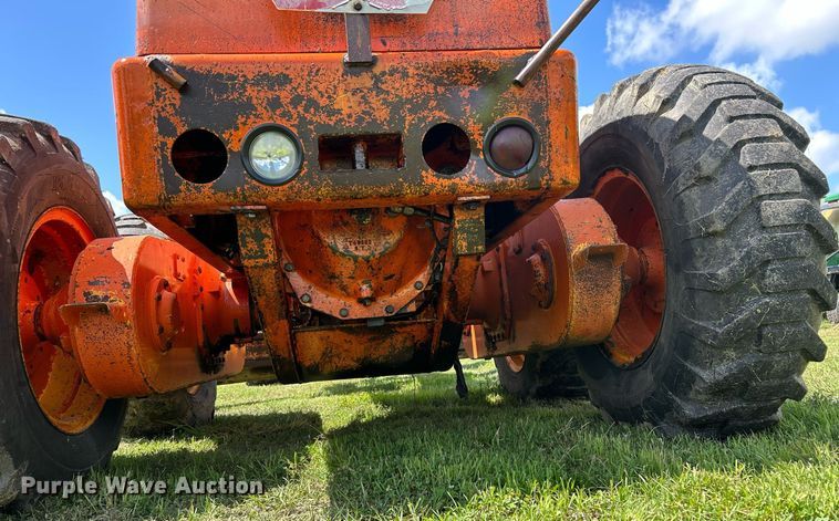 image for item EC1403 1983 John Deere 570A motor grader