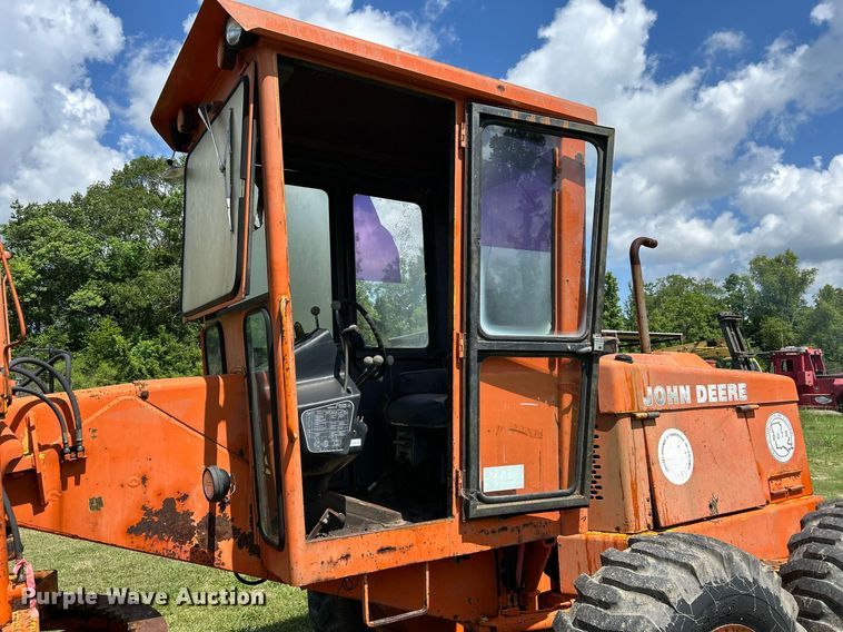 image for item EC1403 1983 John Deere 570A motor grader