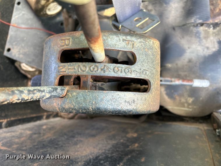 image for item EC1403 1983 John Deere 570A motor grader