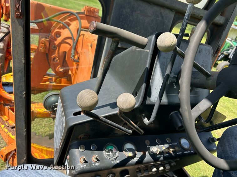 image for item EC1403 1983 John Deere 570A motor grader