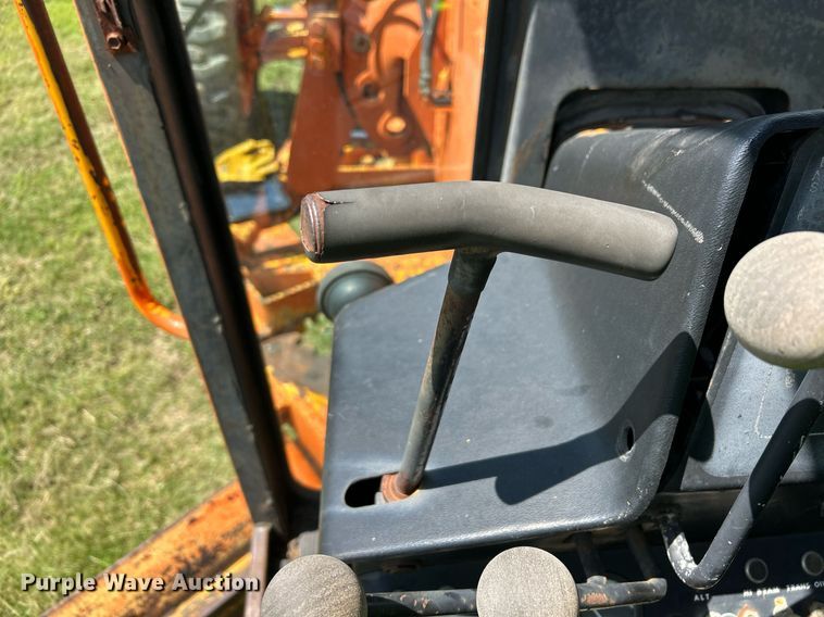 image for item EC1403 1983 John Deere 570A motor grader