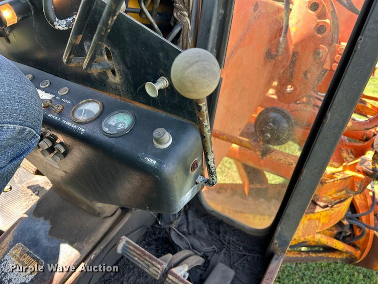 image for item EC1403 1983 John Deere 570A motor grader