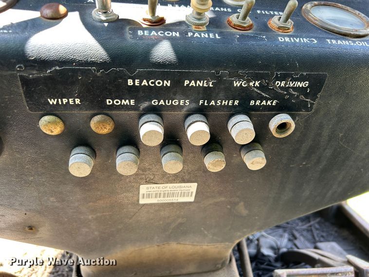 image for item EC1403 1983 John Deere 570A motor grader