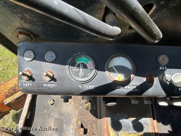 image for item EC1403 1983 John Deere 570A motor grader