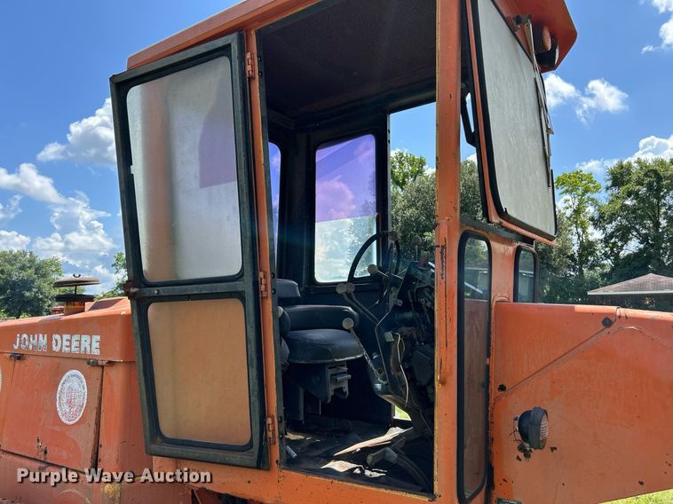 image for item EC1403 1983 John Deere 570A motor grader