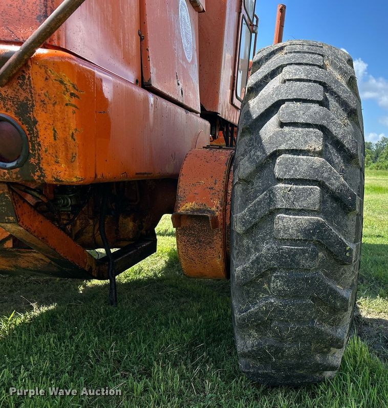 image for item EC1403 1983 John Deere 570A motor grader