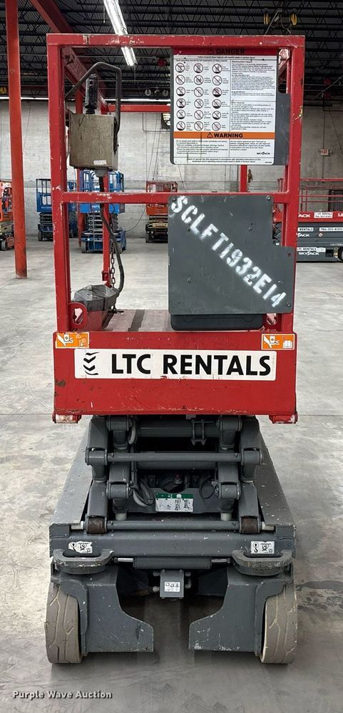 image for item EC3607 2014 Skyjack 3219 scissor lift
