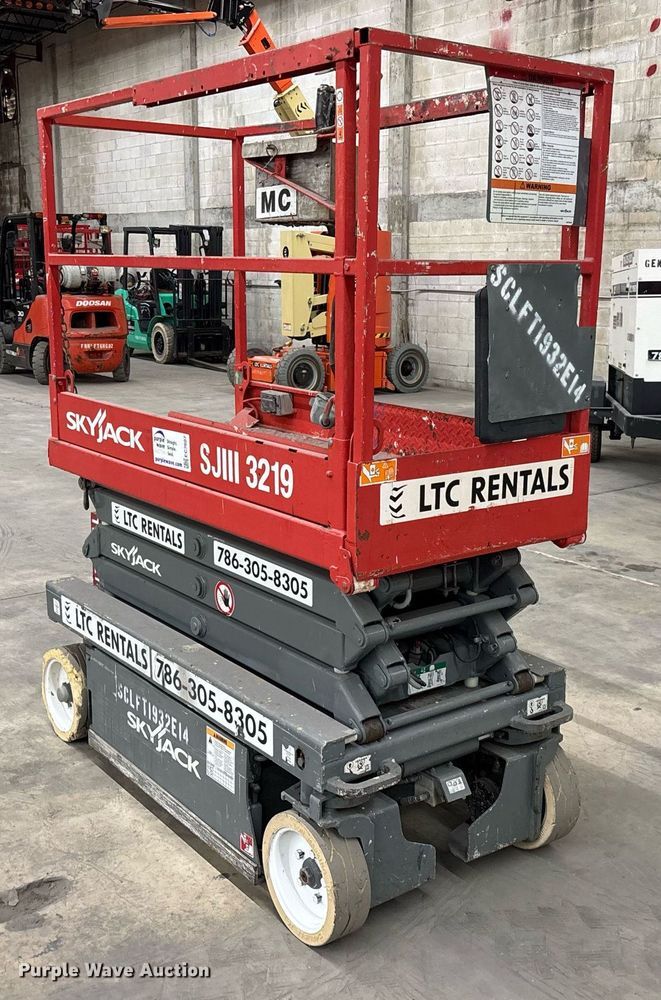 image for item EC3607 2014 Skyjack 3219 scissor lift
