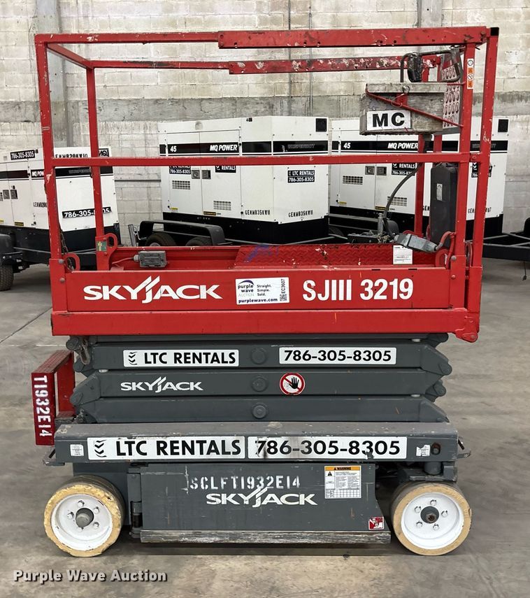 image for item EC3607 2014 Skyjack 3219 scissor lift