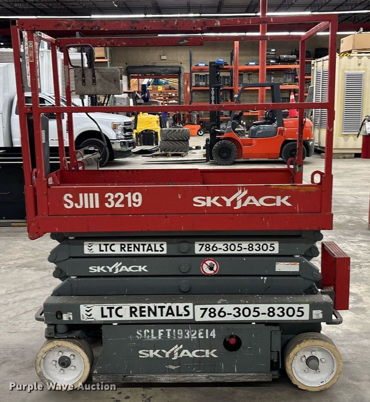 image for item EC3607 2014 Skyjack 3219 scissor lift