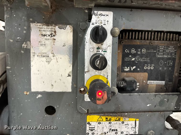 image for item EC3607 2014 Skyjack 3219 scissor lift