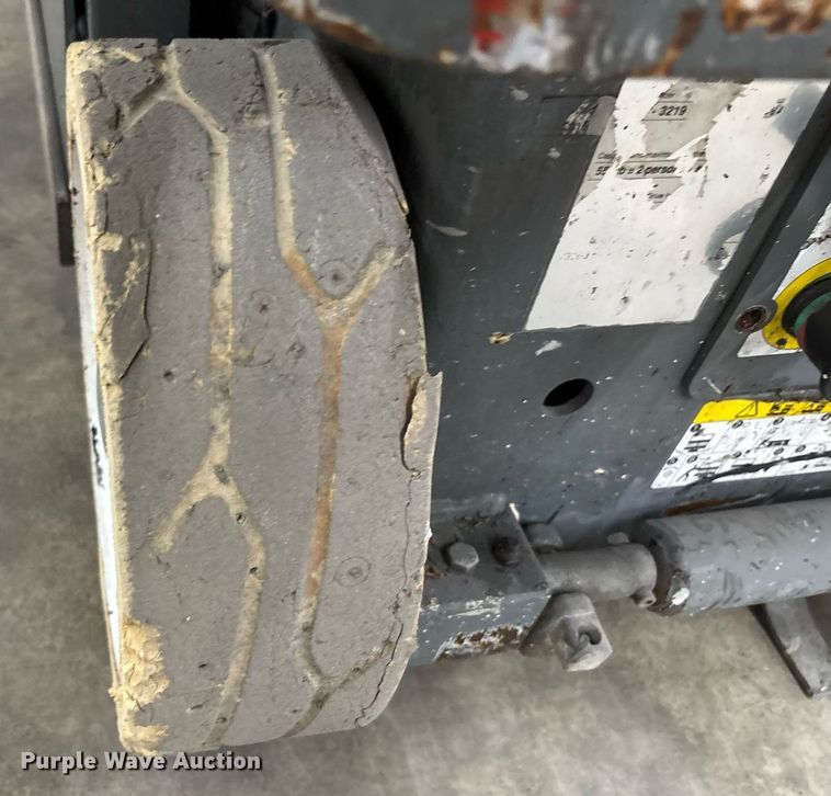 image for item EC3607 2014 Skyjack 3219 scissor lift