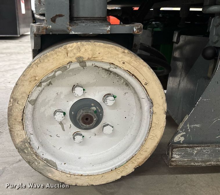 image for item EC3607 2014 Skyjack 3219 scissor lift