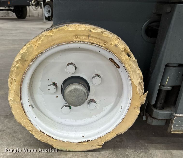 image for item EC3607 2014 Skyjack 3219 scissor lift