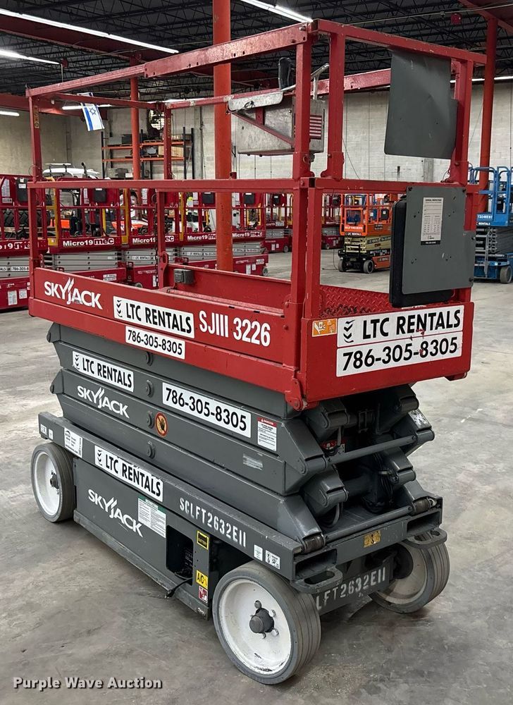 image for item EC3608 2015 Skyjack 3226 scissor lift