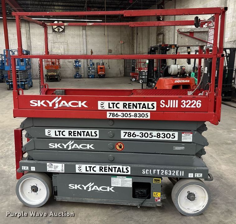 image for item EC3608 2015 Skyjack 3226 scissor lift