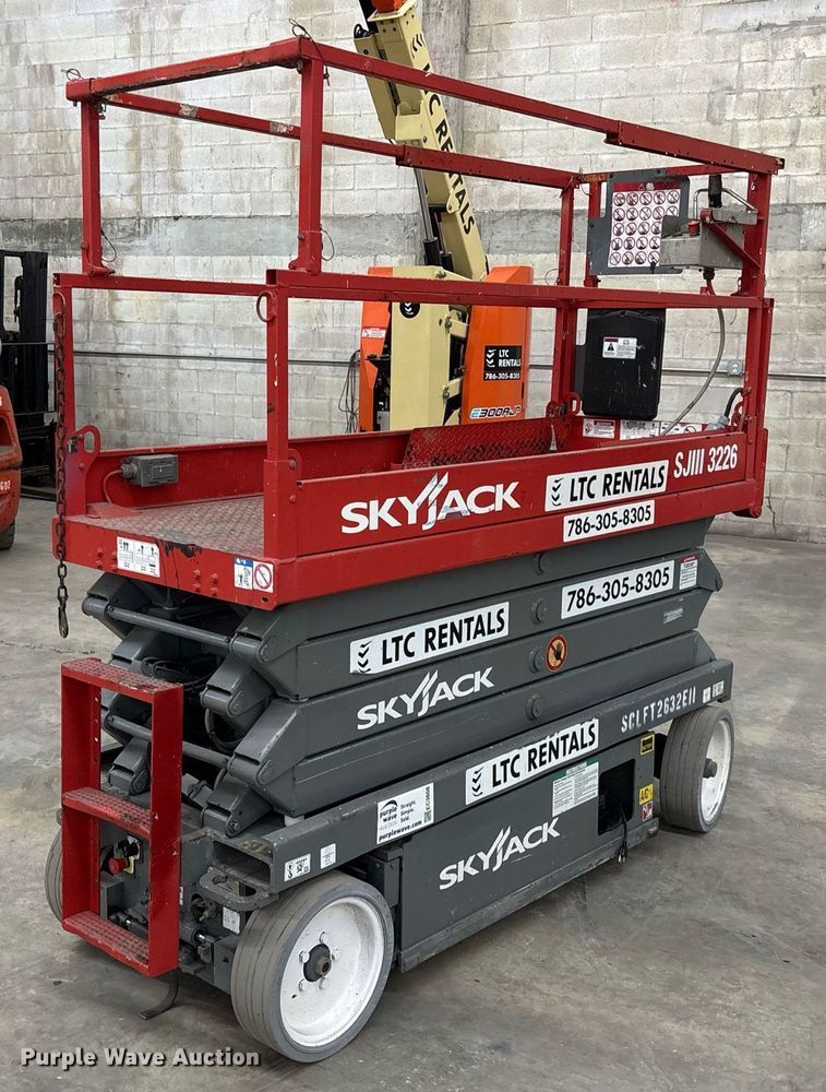 image for item EC3608 2015 Skyjack 3226 scissor lift