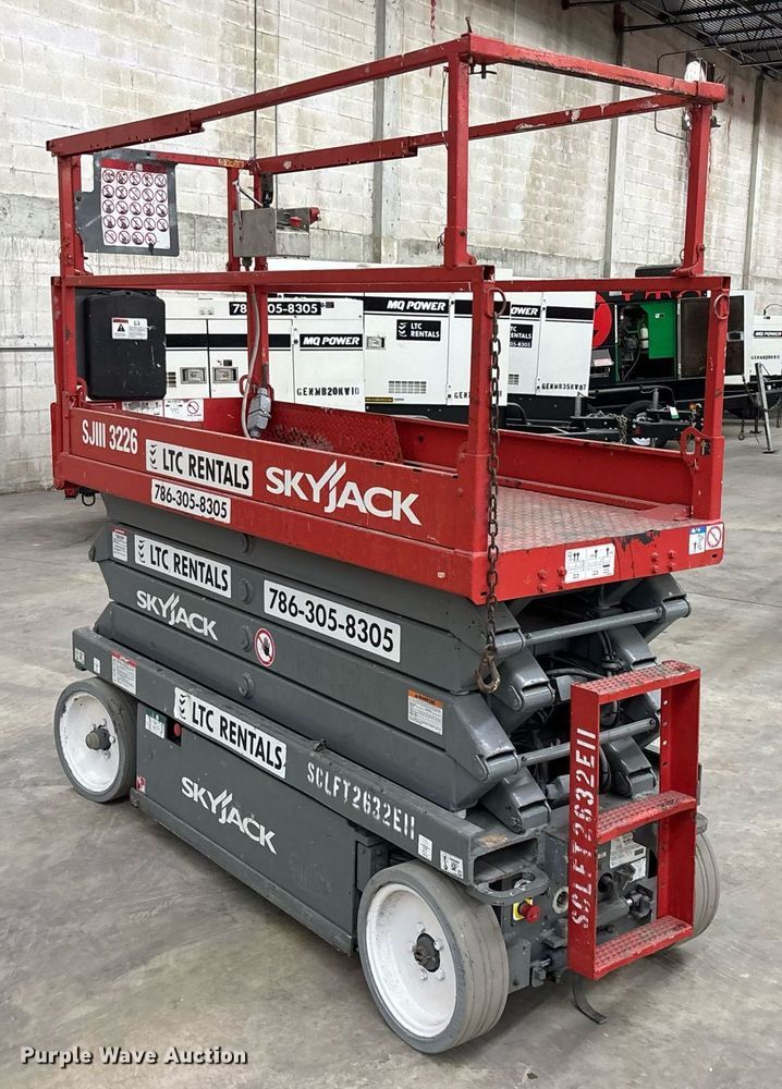 image for item EC3608 2015 Skyjack 3226 scissor lift