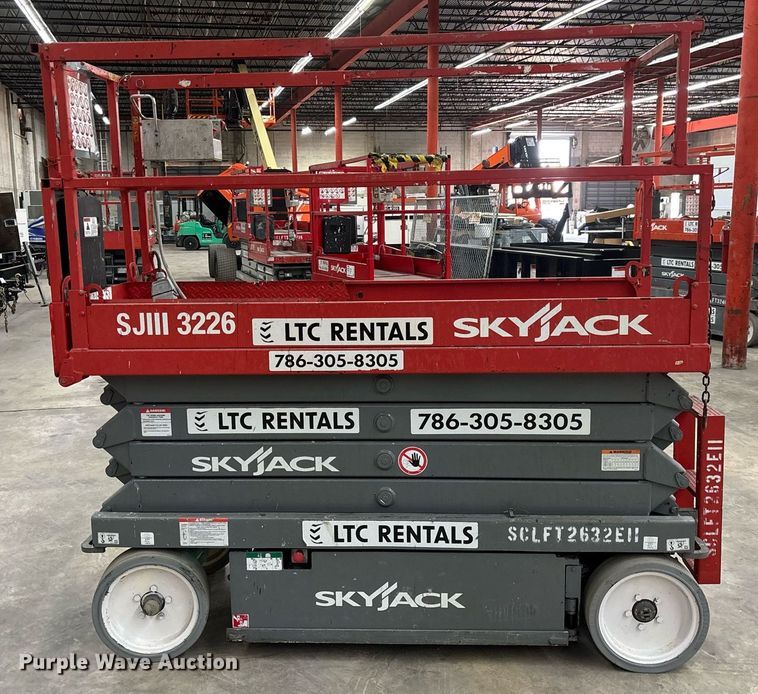 image for item EC3608 2015 Skyjack 3226 scissor lift