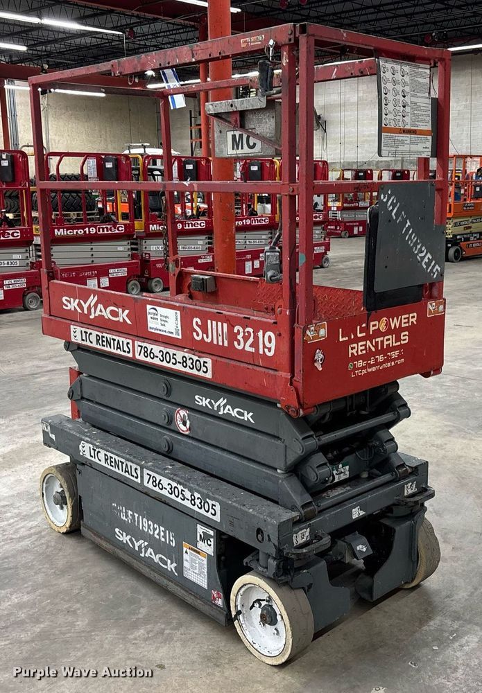 image for item EC3609 2014 Skyjack 3219 scissor lift