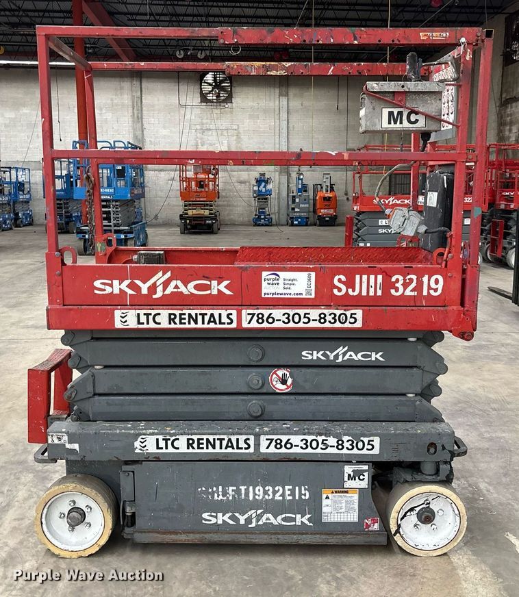 image for item EC3609 2014 Skyjack 3219 scissor lift