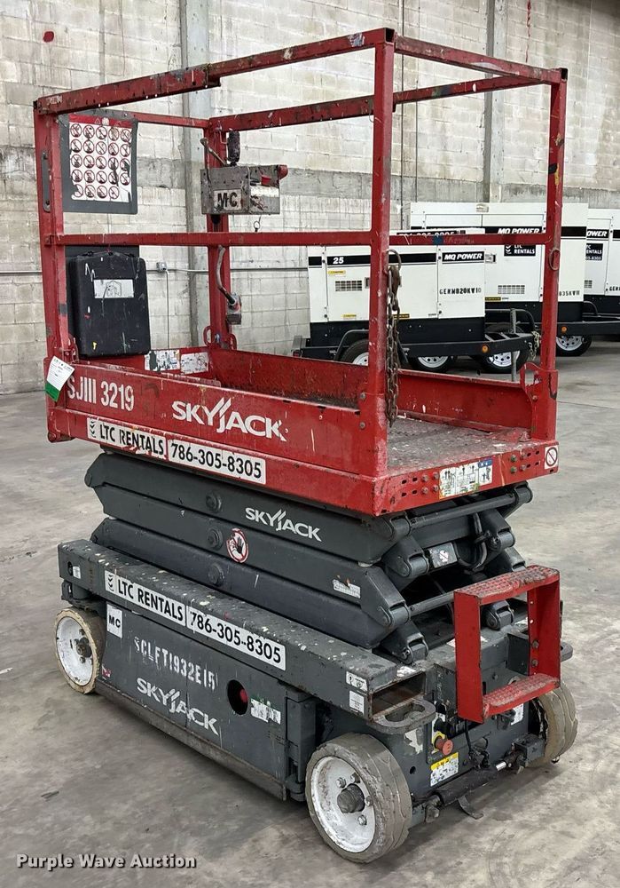 image for item EC3609 2014 Skyjack 3219 scissor lift