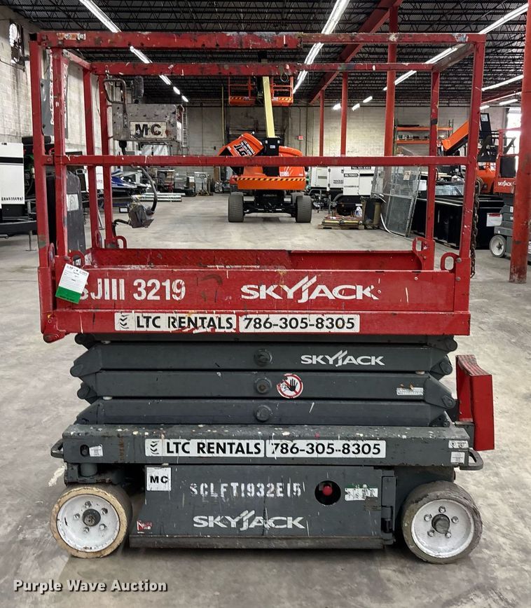 image for item EC3609 2014 Skyjack 3219 scissor lift
