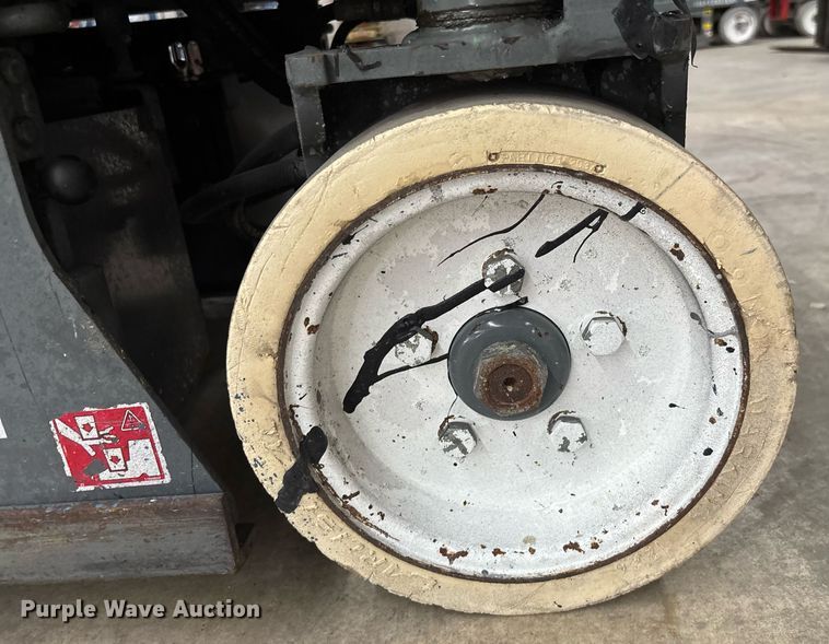 image for item EC3609 2014 Skyjack 3219 scissor lift