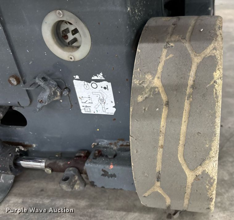 image for item EC3609 2014 Skyjack 3219 scissor lift