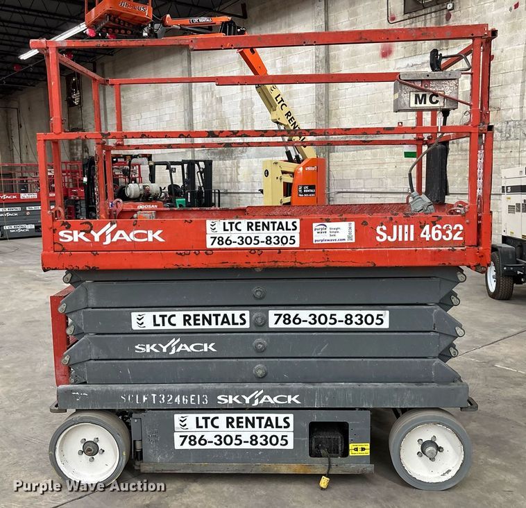 image for item EC3610 2016 Skyjack 4632 scissor lift