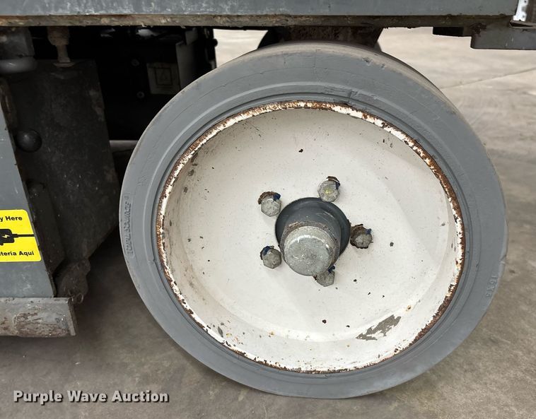 image for item EC3610 2016 Skyjack 4632 scissor lift