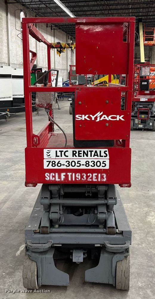 image for item EC3611 2014 Skyjack 3219 scissor lift