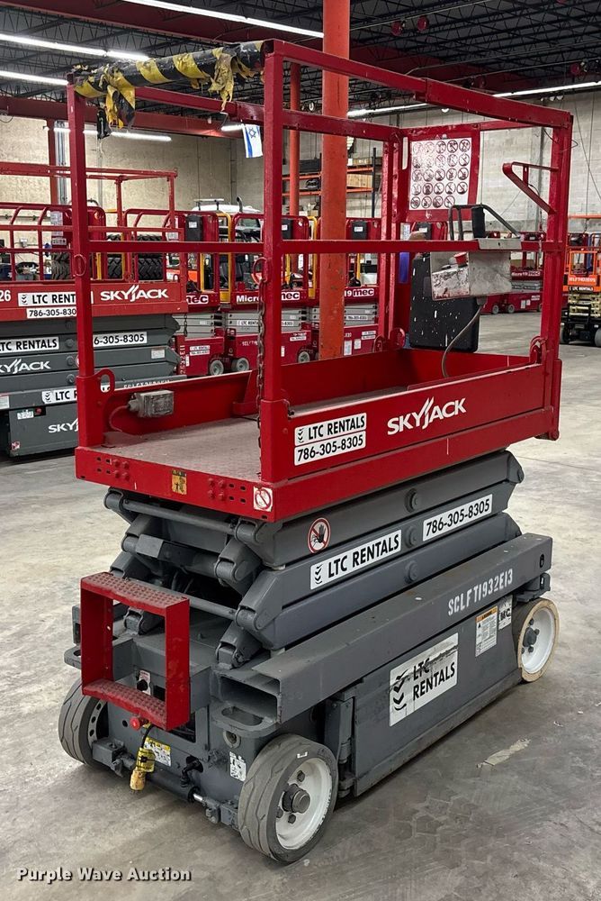 image for item EC3611 2014 Skyjack 3219 scissor lift
