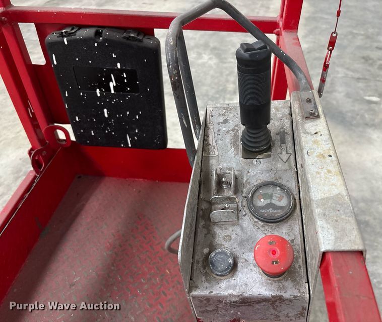 image for item EC3611 2014 Skyjack 3219 scissor lift